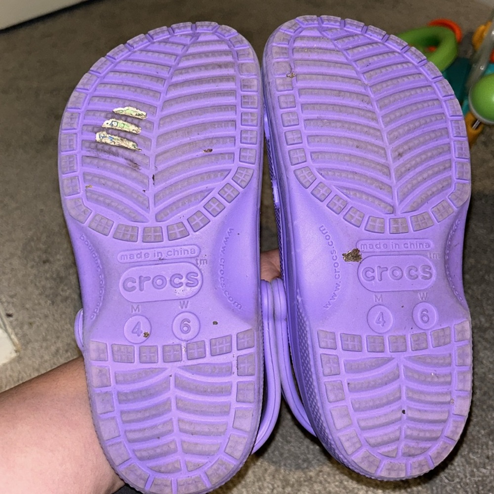 Purple Crocs women's 6 - Picture 3 of 3